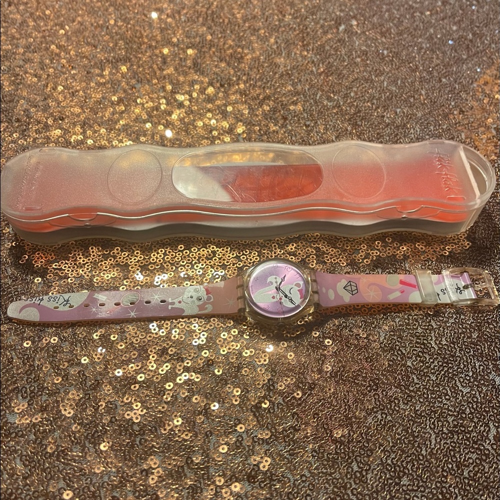 HARD TO FIND pink “kiss kiss kitty” large swatch with case.